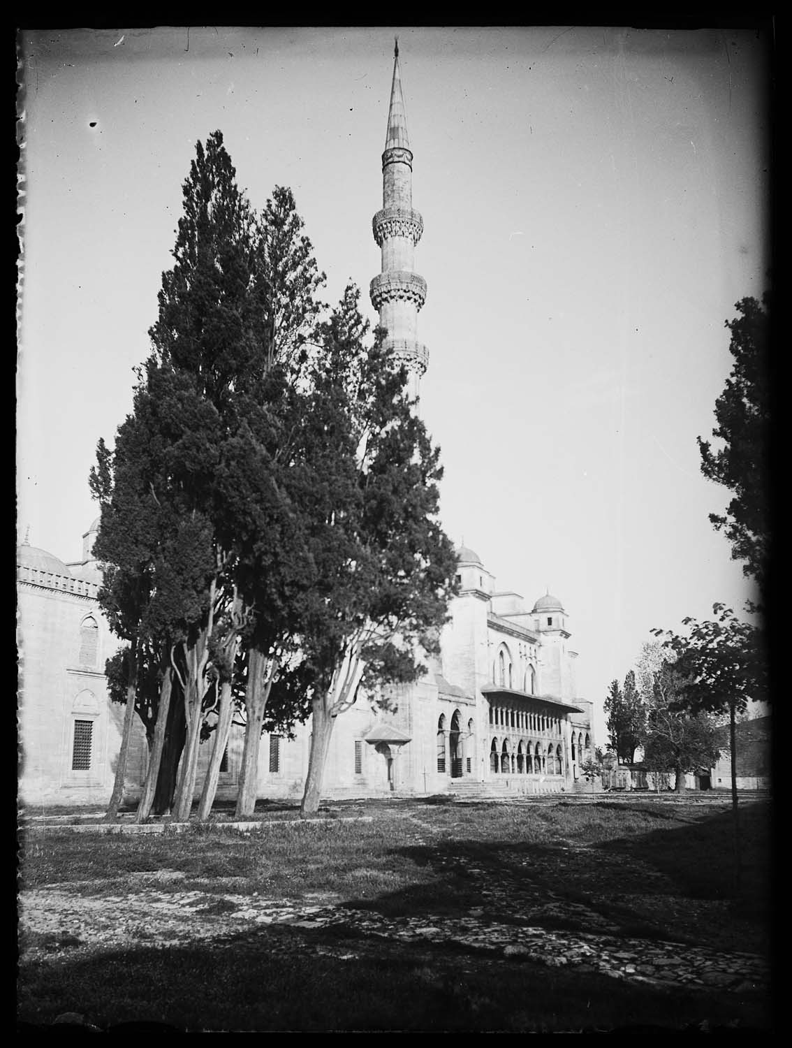 Façade nord, avec un minaret